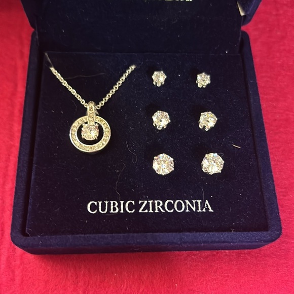 Sparkle Allure Fine silver Plate Cubic Zirconia jewelry set - Picture 2 of 4